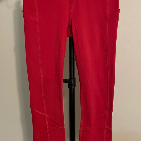 Red Lululemon crop leggings - Picture 5 of 6